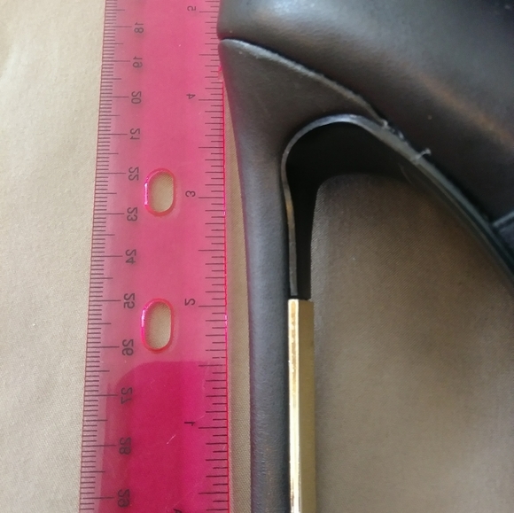 DKNY Stiletto Heels - Picture 5 of 7